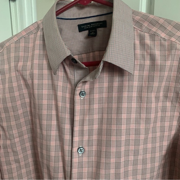 Banana Republic Non-Iron Slim Fit Long Sleeve Button Down Shirt, Size M - Picture 5 of 5